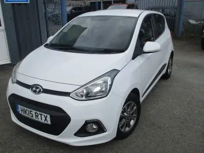 Used Hyundai i10 Premium 67 HP (49 kW) 2015 White Hatchback