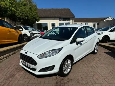 Used Ford Fiesta Zetec 82 HP (60 kW) 2015 White Hatchback
