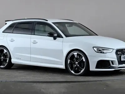Usado Audi RS3 Performance 400 CV (294 kW) 2018 Blanco Berlina