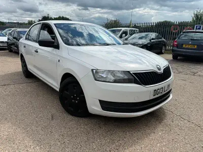 Used Skoda Rapid 2013 White Hatchback