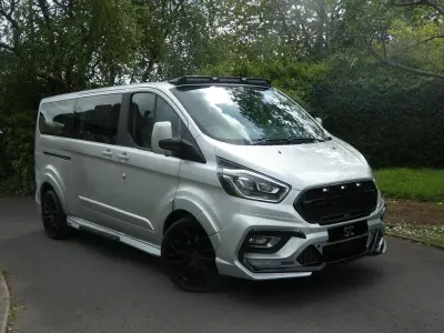 Usado Ford Tourneo Titanium 2022 Prateado Monovolume
