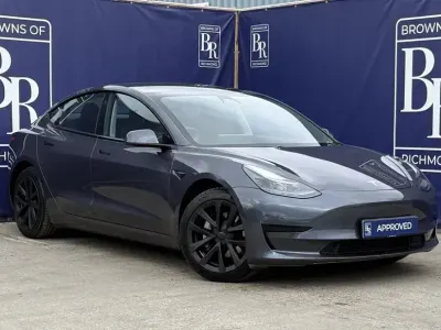 Usado Tesla Model 3 RWD 177 kW (241 HP) 2023 Cinzento Sedan