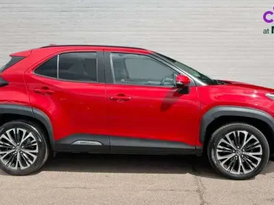 Used Toyota Yaris Cross 113 HP (83 kW) 2023 Red SUV
