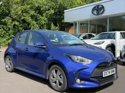 Used Toyota Yaris 113 HP (83 kW) 2024 Blue Hatchback