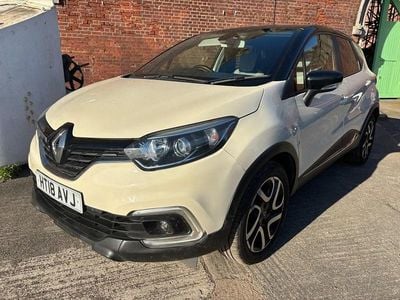 Used Renault Captur Iconic 90 HP (66 kW) 2018 Cream/black SUV