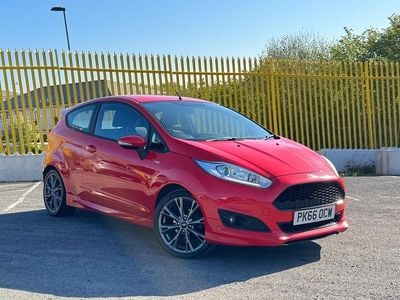 Usado Ford Fiesta ST-Line 100 HP (73 kW) 2017 Vermelho Citadino