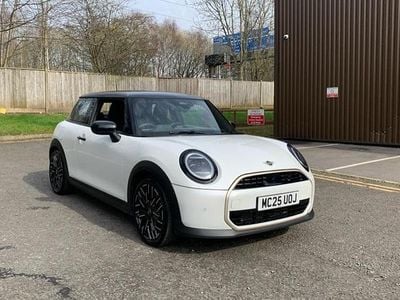 Used Mini Cooper Hatch 113 kW (154 HP) 2025 White Hatchback