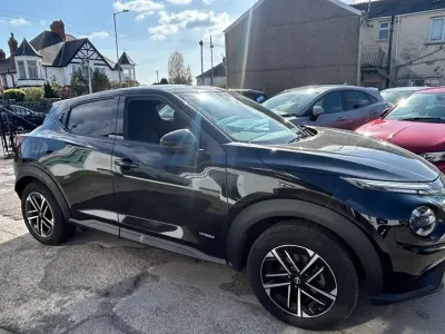 Begagnad Nissan Juke N-Connecta 143 HK (105 kW) 2024 Svart SUV