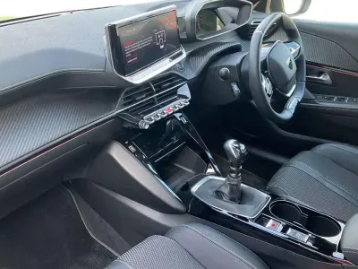 Używany Peugeot 208 GT 101 KM (74 kW) 2025 Żółty Hatchback