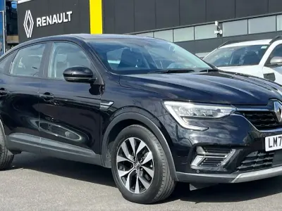 Begagnad Renault Arkana Iconic 142 HK (104 kW) 2022 Svart SUV
