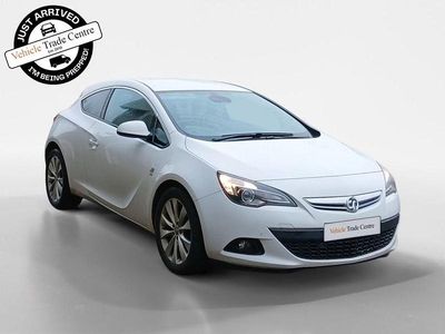 Used Vauxhall Astra GTC SRi 140 HP (102 kW) 2015 White Coupe