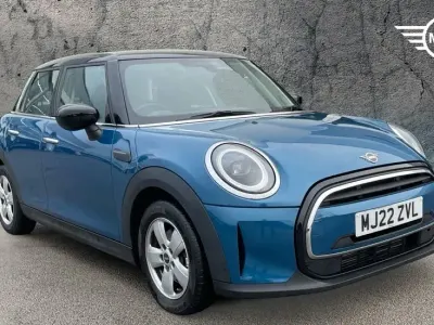 Używany Mini Cooper Classic 134 KM (98 kW) 2022 Niebieski Hatchback
