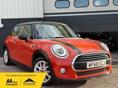 Używany Mini Cooper Hatch 2018 Pomarańczowy Hatchback