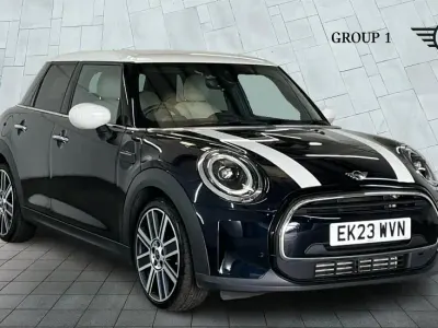 Usado Mini Cooper Exclusive 134 HP (98 kW) 2023 Preto Citadino