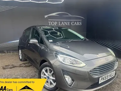 Begagnad Ford Fiesta Zetec 100 HK (73 kW) 2019 Grå Halvkombi