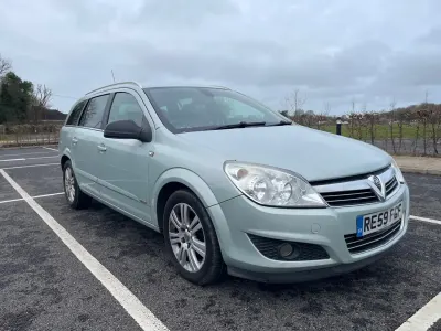 Używany Vauxhall Astra Design Edition 2009 Zielony Kombi