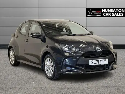 Używany Toyota Yaris Hybrid 116 KM (85 kW) 2021 Czarny Hatchback
