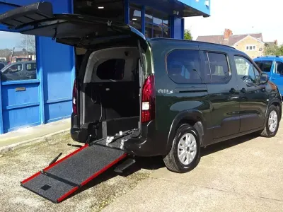 Nouă Peugeot Rifter Access 2025 Verde Monovolum