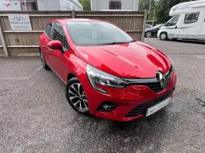 Used Renault Clio Iconic 100 HP (73 kW) 2019 Red Hatchback