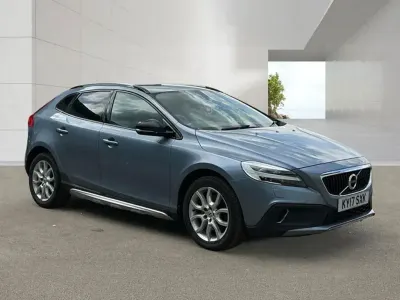 Used Volvo V40 2017 Blue Hatchback