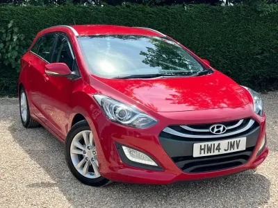 Used Hyundai i30 Style 128 HP (94 kW) 2014 Red Estate