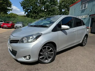 Used Toyota Yaris Multidrive S 99 HP (72 kW) 2012 Silver Hatchback