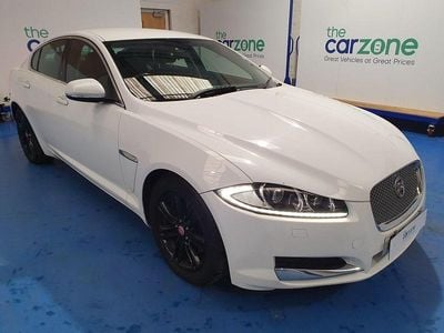 Begagnad Jaguar XF Luxury 163 HK (119 kW) 2014 Vit Sedan