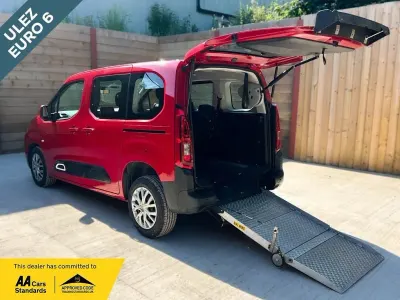 Used Citroën Berlingo Feel 130 HP (95 kW) 2019 Red MPV