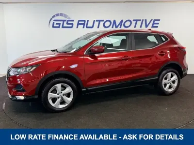 Begagnad Nissan Qashqai Acenta Premium 115 HK (84 kW) 2019 Röd SUV