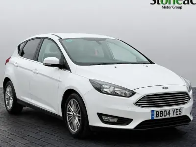 Used Ford Focus Zetec 125 HP (91 kW) 2017 White Hatchback
