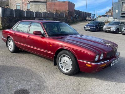 Used Jaguar XJ 240 HP (176 kW) 1997 Red Sedan