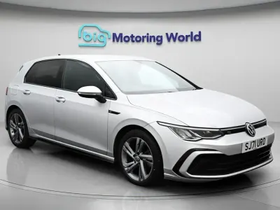 Używany VW Golf VII R-line 150 KM (110 kW) 2021 Srebrny Hatchback