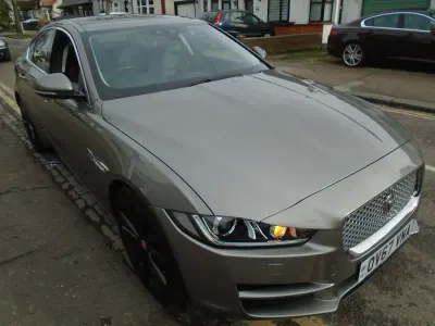 Gebraucht Jaguar XE Portfolio 180 PS (132 kW) 2017 Silber Limousine