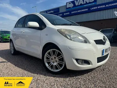 Used Toyota Yaris SR 2011 White Hatchback