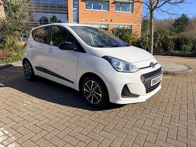 Used Hyundai i10 GO! 67 HP (49 kW) 2019 White Hatchback