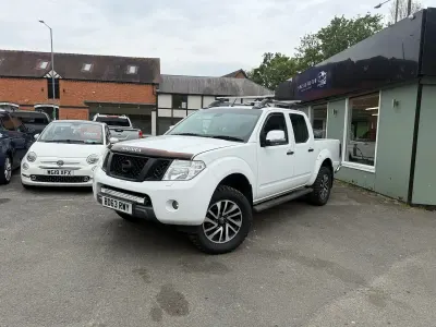 Used Nissan Navara Tekna 190 HP (139 kW) 2013 White Pickup