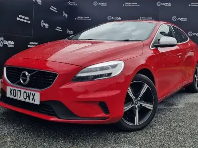 Used Volvo V40 R-Design 120 HP (88 kW) 2017 Red Hatchback