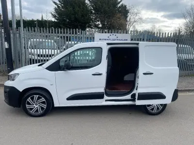 Used Peugeot Partner 2019 White MPV