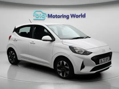 Used Hyundai i10 Advanced 65 HP (47 kW) 2023 White Hatchback