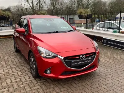 Używany Mazda 2 Inclusive 115 KM (84 kW) 2015 Czerwony Hatchback