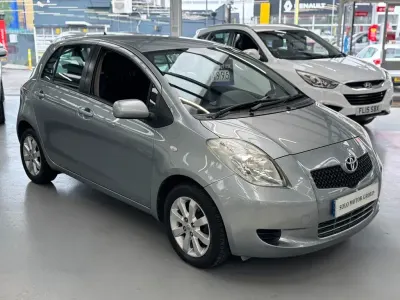Used Toyota Yaris 85 HP (62 kW) 2007 Silver Hatchback