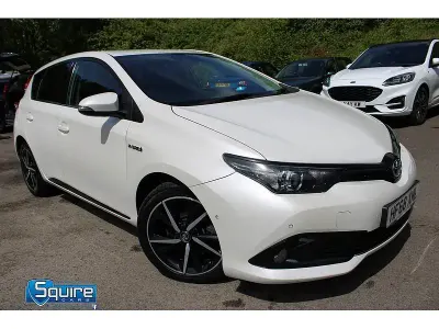 Used Toyota Auris Hybrid Design 136 HP (100 kW) 2018 White Hatchback