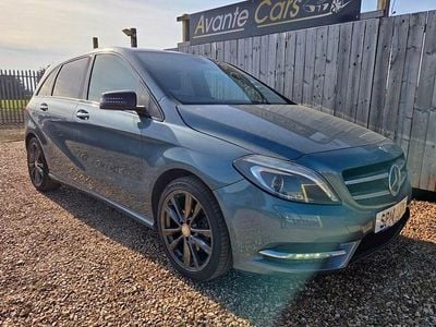 Begagnad Mercedes B180 109 HK (80 kW) 2014 Blå Minibuss