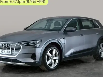 Usado Audi e-tron Comfort 300 kW (408 CV) 2021 Gris SUV