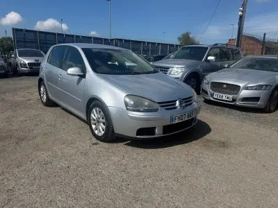 Begagnad VW Golf V Match 105 HK (77 kW) 2007 Silver Halvkombi