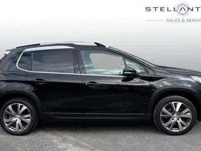 Używany Peugeot 2008 Allure Premium 129 KM (94 kW) 2019 Czarny SUV
