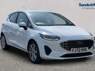 Używany Ford Fiesta Titanium 125 KM (91 kW) 2023 Biały Hatchback