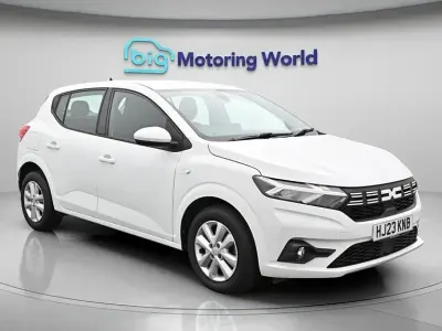 Begagnad Dacia Sandero Expression 90 HK (66 kW) 2023 Vit Halvkombi
