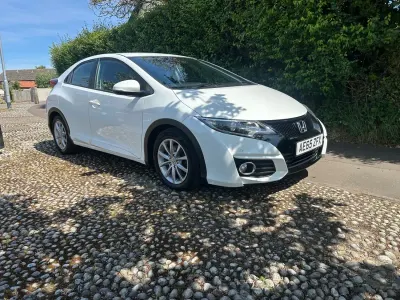 Begagnad Honda Civic SE Plus 120 HK (88 kW) 2015 Vit Halvkombi