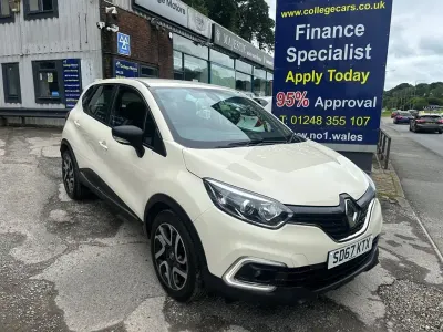 Used Renault Captur Dynamique 90 HP (66 kW) 2017 White SUV